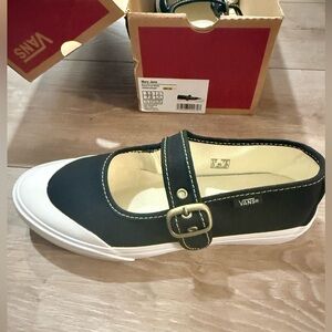 ✨ Brand New In Box (NIB) ✨ Vans Black and White Mary Jane Shoes